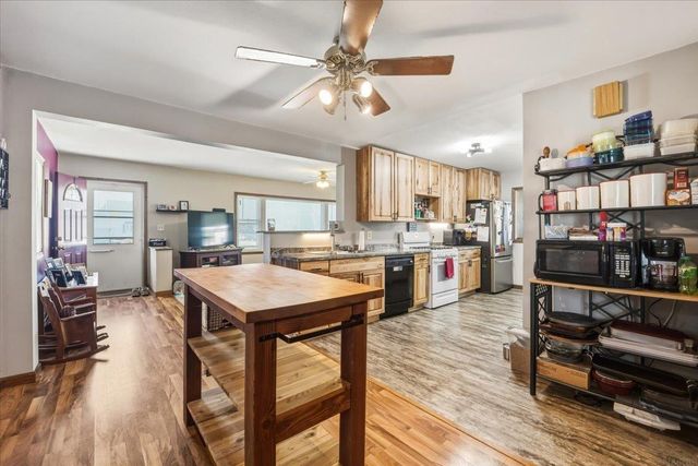 621 W Charles, Oelwein, IA 50662