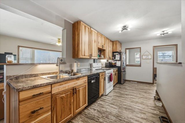 621 W Charles, Oelwein, IA 50662