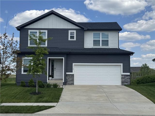 20779 Emerald Street, Spring Hill, KS 66083