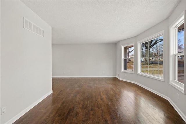 8404 Willow Way, Raytown, MO 64138