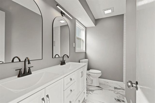 8404 Willow Way, Raytown, MO 64138