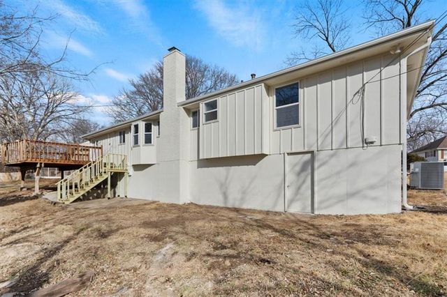 8404 Willow Way, Raytown, MO 64138