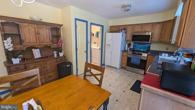 2332 PARK CENTER BLVD, State College, PA 16801