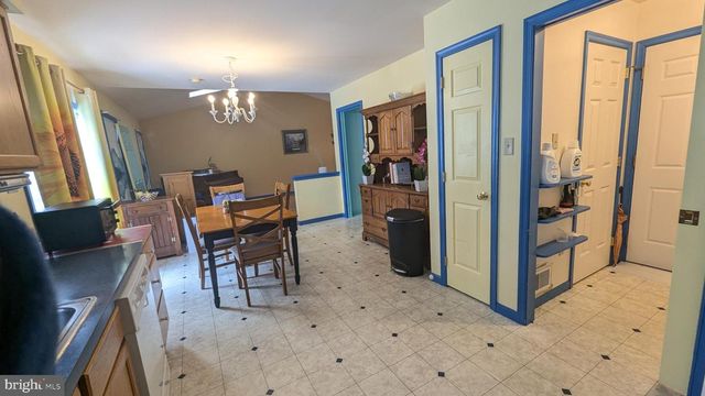 2332 PARK CENTER BLVD, State College, PA 16801