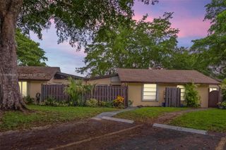 137 Essex Rd 3-28, Hollywood, FL 33024