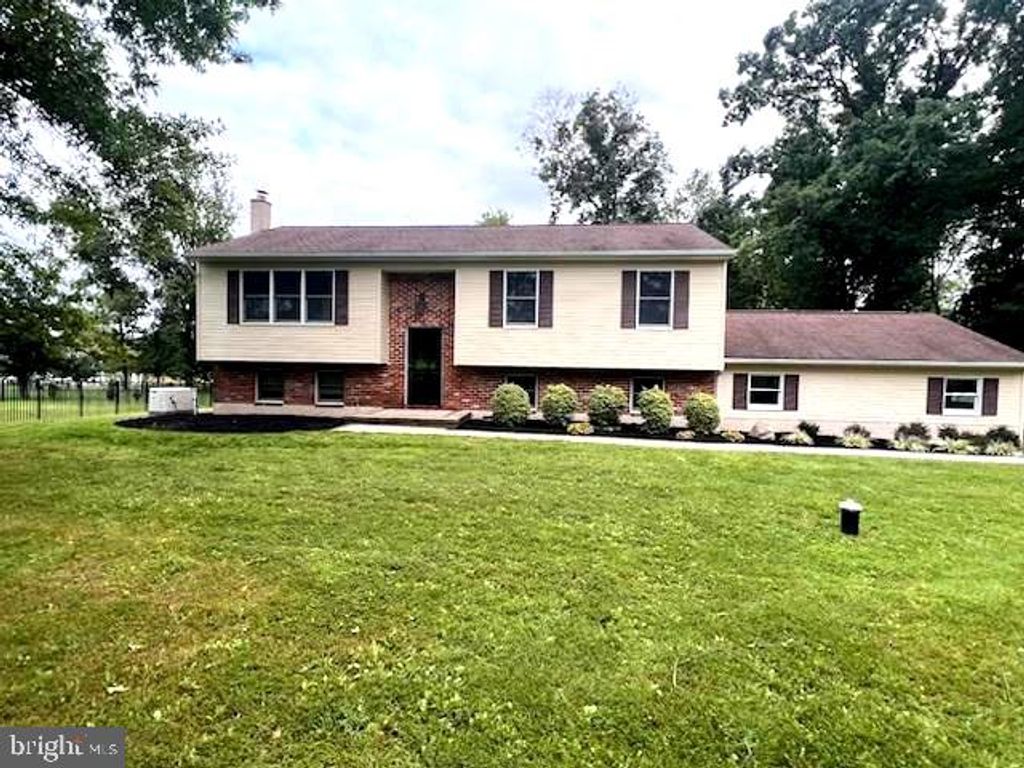 5400 CURLEY HILL RD, Pipersville, PA 18947