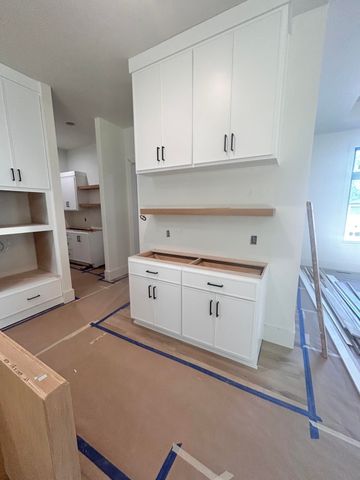 6147 S Hampton Avenue, Springfield, MO 65810