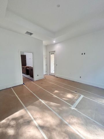 6147 S Hampton Avenue, Springfield, MO 65810