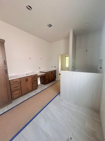 6147 S Hampton Avenue, Springfield, MO 65810