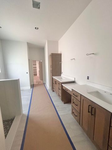 6147 S Hampton Avenue, Springfield, MO 65810