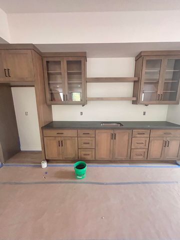 6147 S Hampton Avenue, Springfield, MO 65810