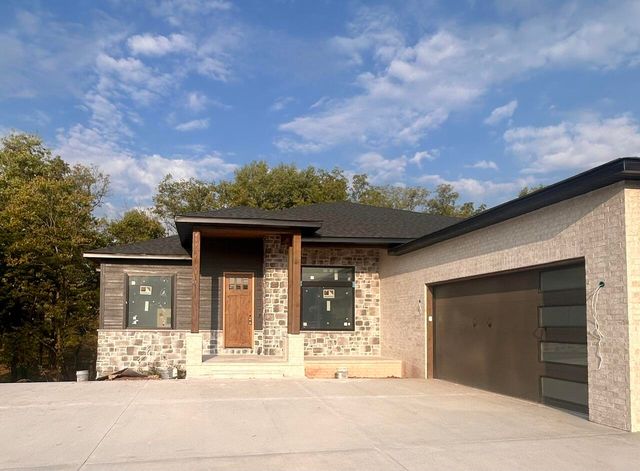 6147 S Hampton Avenue, Springfield, MO 65810
