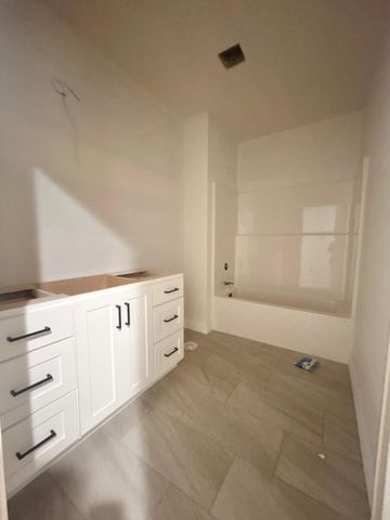 6147 S Hampton Avenue, Springfield, MO 65810