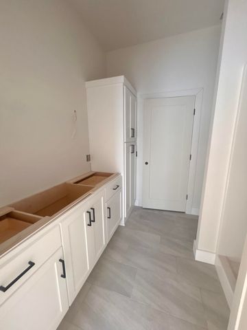 6147 S Hampton Avenue, Springfield, MO 65810