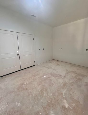 6147 S Hampton Avenue, Springfield, MO 65810