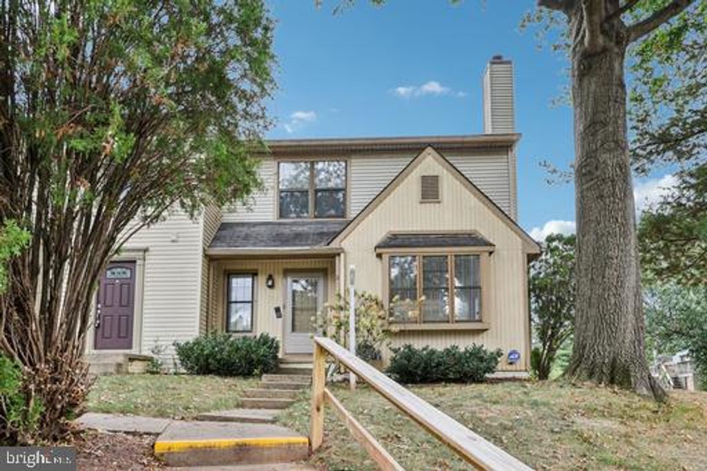 2 BERKELEY CT, Sterling, VA 20165