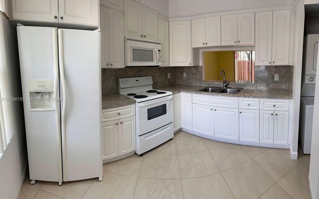 6361 NW 170th Lane, Hialeah, FL 33015
