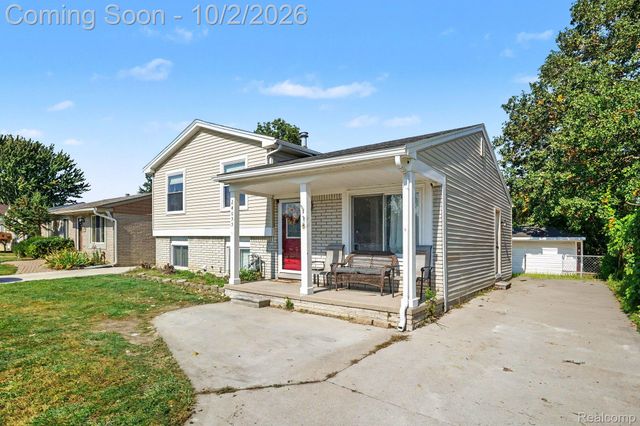 24055 Manila Street, Clinton Charter Township, MI 48035
