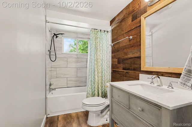 24055 Manila Street, Clinton Charter Township, MI 48035