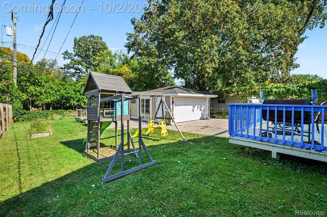 24055 Manila Street, Clinton Charter Township, MI 48035