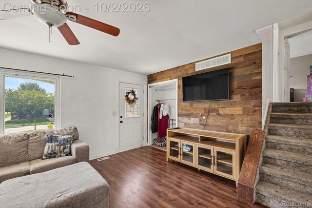 24055 Manila Street, Clinton Charter Township, MI 48035