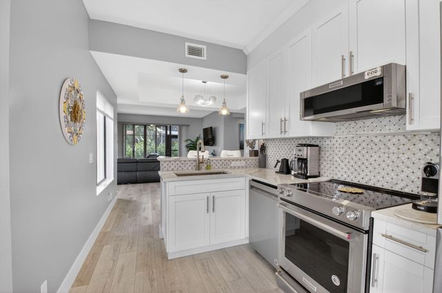 7685 Lexington Club Boulevard A, Delray Beach, FL 33446