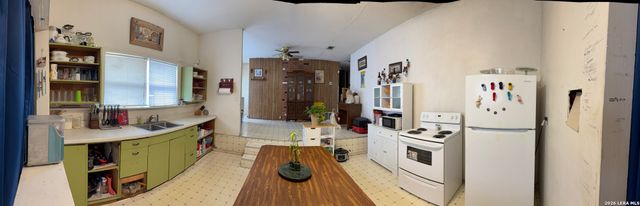 114 6th, Natalia, TX 78059