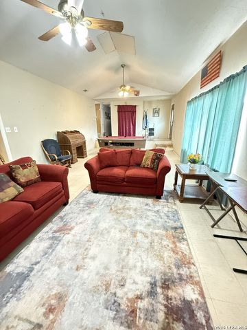 114 6th, Natalia, TX 78059