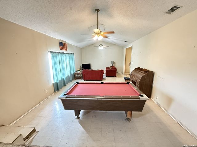 114 6th, Natalia, TX 78059