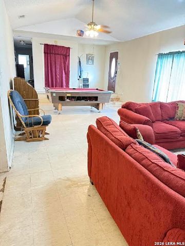 114 6th, Natalia, TX 78059