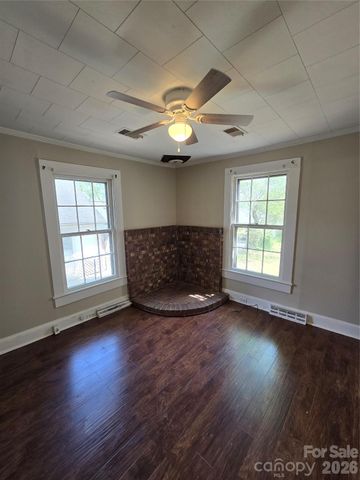 184 Cabarrus Avenue E, Concord, NC 28025