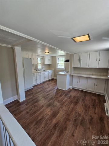 184 Cabarrus Avenue E, Concord, NC 28025