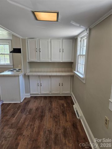 184 Cabarrus Avenue E, Concord, NC 28025
