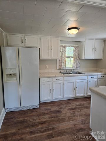 184 Cabarrus Avenue E, Concord, NC 28025