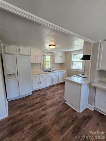 184 Cabarrus Avenue E, Concord, NC 28025