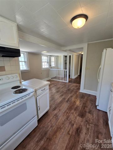 184 Cabarrus Avenue E, Concord, NC 28025