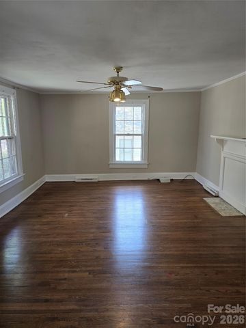 184 Cabarrus Avenue E, Concord, NC 28025