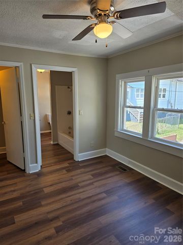184 Cabarrus Avenue E, Concord, NC 28025