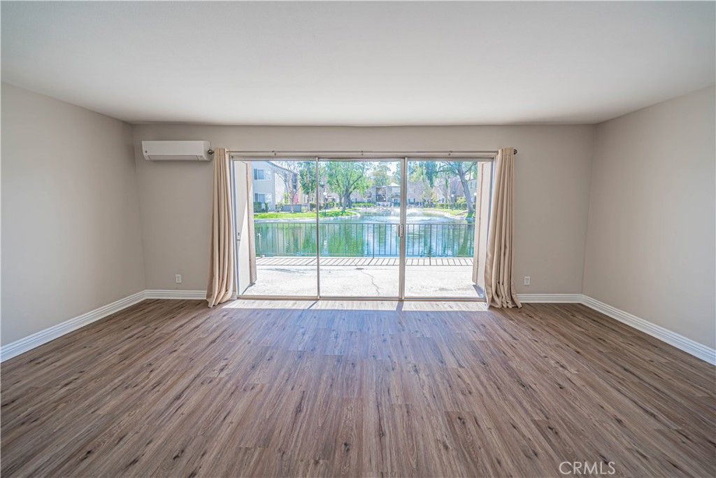 Image 5 of property listing at 24430 Nicklaus Drive L2, Valencia, CA 91355