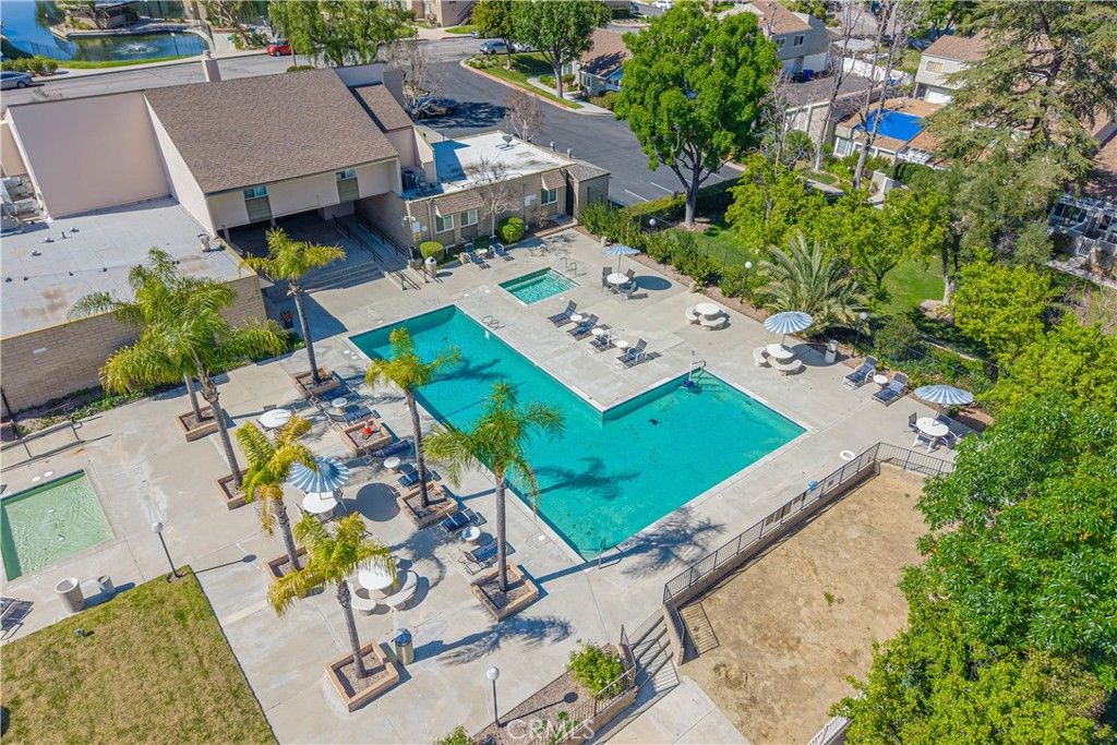 Image 51 of property listing at 24430 Nicklaus Drive L2, Valencia, CA 91355