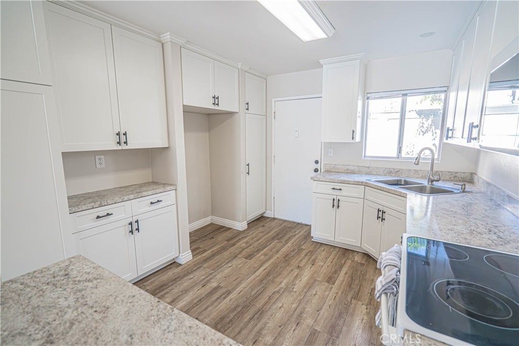 Image 8 of property listing at 24430 Nicklaus Drive L2, Valencia, CA 91355