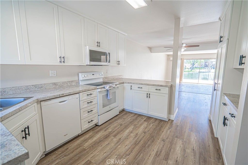 Image 9 of property listing at 24430 Nicklaus Drive L2, Valencia, CA 91355