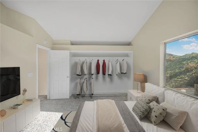 28830 Startree, Saugus, CA 91390