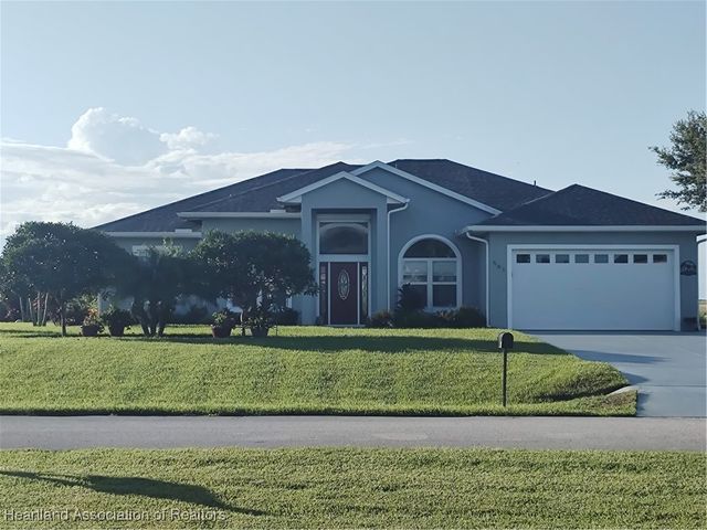 561 Sunset Pointe Drive, Lake Placid, FL 33852