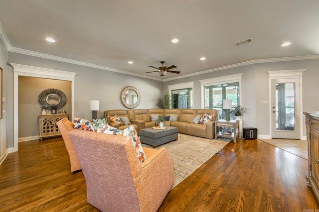 108 Cambridge Place, England, AR 72406