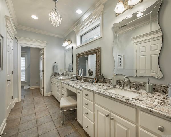 108 Cambridge Place, England, AR 72406