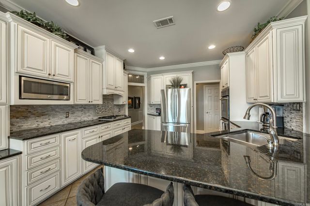 108 Cambridge Place, England, AR 72406