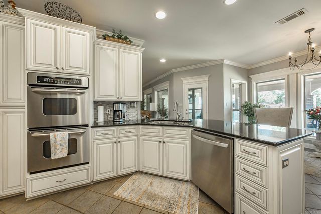 108 Cambridge Place, England, AR 72406