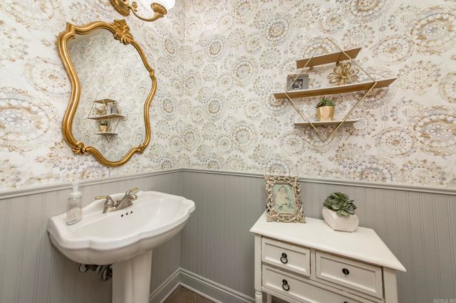 108 Cambridge Place, England, AR 72406