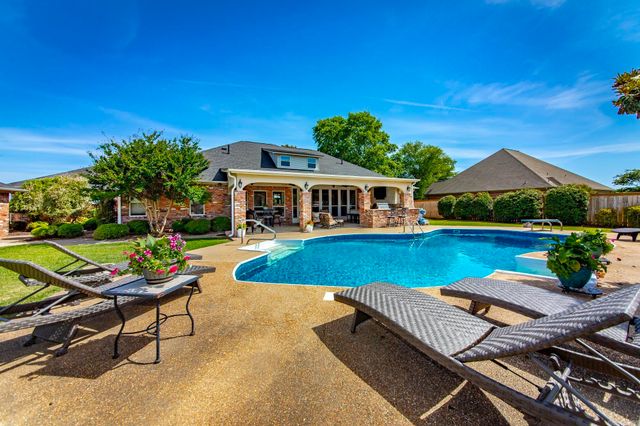 108 Cambridge Place, England, AR 72406